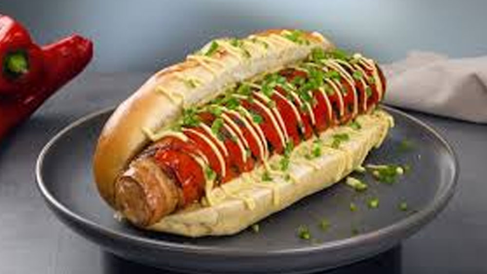 তাই সেখানে সসেজ-এর আর এক নাম হয়ে গিয়েছিল ‘ডগ’। ১৮০০ সাল থেকেই সসেজ-এর এই নাম প্রচলন হয়ে গিয়েছিল জার্মানিতে।