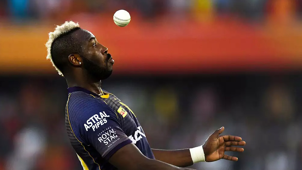 আন্দ্রে রাসেল: ব্যাটে, বলে বার বার ব্যর্থ হয়েছেন গত বার। চোটের জন্য ভুগেছেন তিনি। এ বার পারবেন দলকে জয়ের পথে নিয়িএ যেতে?