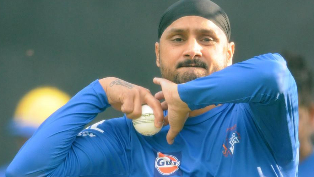 দক্ষিণ আফ্রিকার মাটিতে আরও একজন ৭ উইকেট নিয়েছেন। তিনি হরভজন সিংহ। ২০১১ সালে এই কেপ টাউনের মাঠেই হরভজন ১২০ রানে দক্ষিণ আফ্রিকার সাত ব্যাটারকে ফিরিয়ে দিয়েছিলেন। সেই ম্যাচটি ড্র হয়েছিল। কিন্তু হরভজনের বোলিং থেকে গিয়েছিল সমর্থকদের মনে।