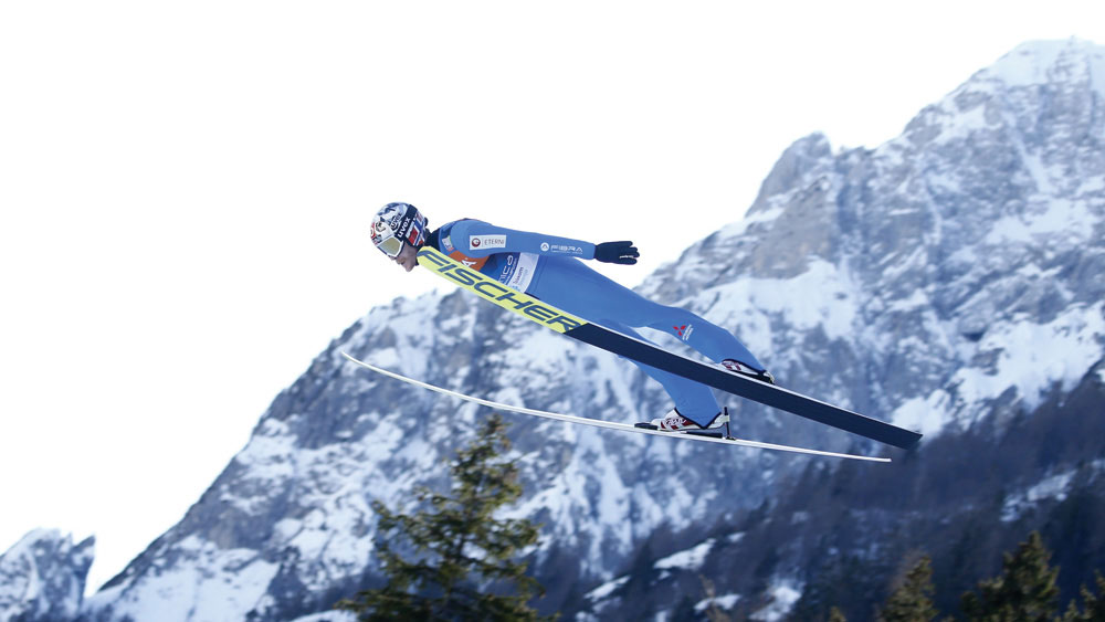 স্কি জাম্পিং-এ ইতিহাস রচনা করলেন নরওয়ের হালভর এগনার গ্রানিরুদ। স্কি জাম্পিং বিশ্বকাপ প্রতিযোগিতায় এ নিয়ে পর পর ৫ বার জয়ী হলেন তিনি।