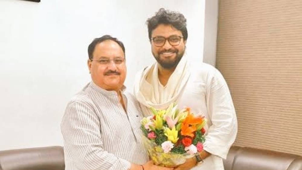 শেয়ারবাজারেও তাঁর বিনিয়‌োগের অঙ্ক কম নয়। ৮টি সংস্থায় তাঁর বিনিয়োগ ছাপিয়ে গিয়েছে লক্ষাধিক টাকা। পিপিএফ অ্যাকাউন্টে আছে ৩ লক্ষ ৩২ হাজার ৪৭৪ টাকা।  একাধিক জীবনবিমায় তিনি বিনিয়োগ করেছেন বেশ কয়েক লক্ষ টাকা।