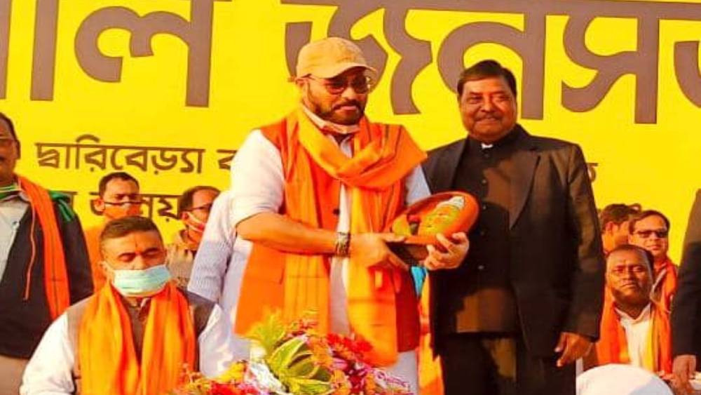 রাজনীতিকেই নিজের পেশা বলে উল্লেখ করেছেন কলকাতা বিশ্ববিদ্যালয় থেকে বাণিজ্য শাখায় স্নাতক বাবুল। ১৯৯১ সালে স্নাতক হন শ্রীরামপুর কলেজের প্রাক্তনী বাবুল। তাঁর স্ত্রী রচনা গৃহবধূ।