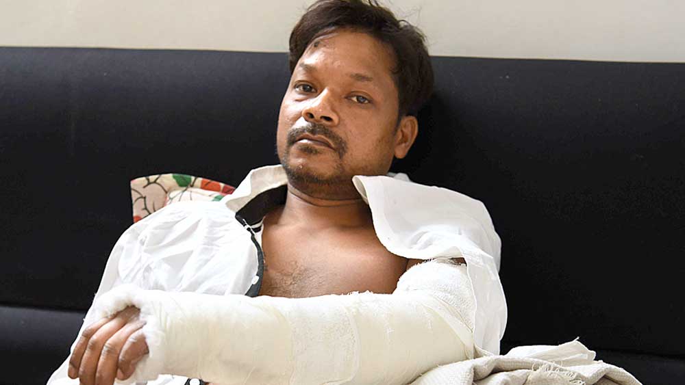 আহত এক ব্যক্তি।