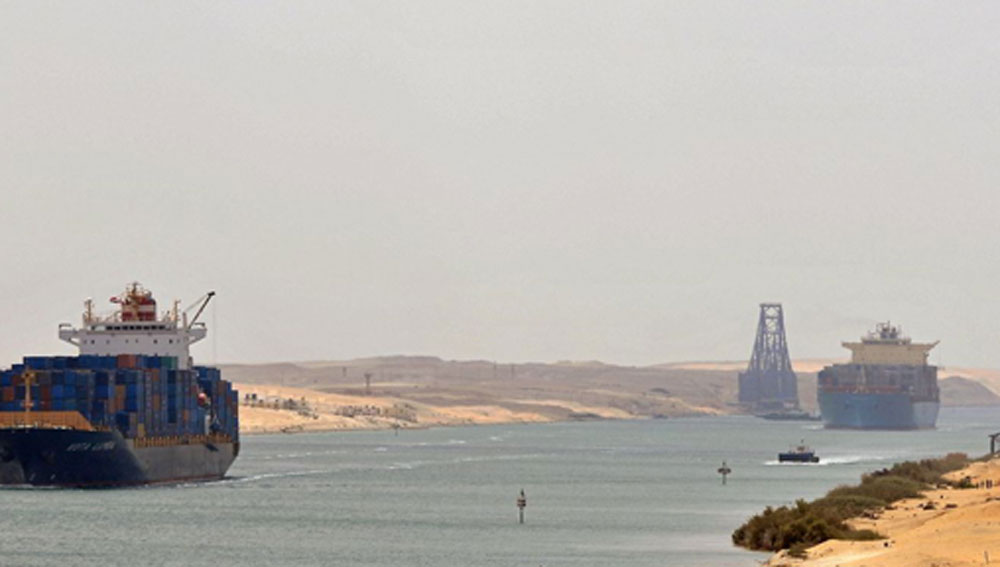 সেটি হল যৌনপল্লির ব্যবসা। এর আগে ভারতীয়রা ইউরোপের যৌন ব্যবসা সম্পর্কে প্রায় কিছুই জানতেন না। কিন্তু জাহাজের নিয়মিত যাতায়াত শুরু হওয়ার সঙ্গে ইউরোপের বিভিন্ন দেশ থেকে যৌনকর্মীরা মুম্বইয়ে আসতে শুরু করেন।