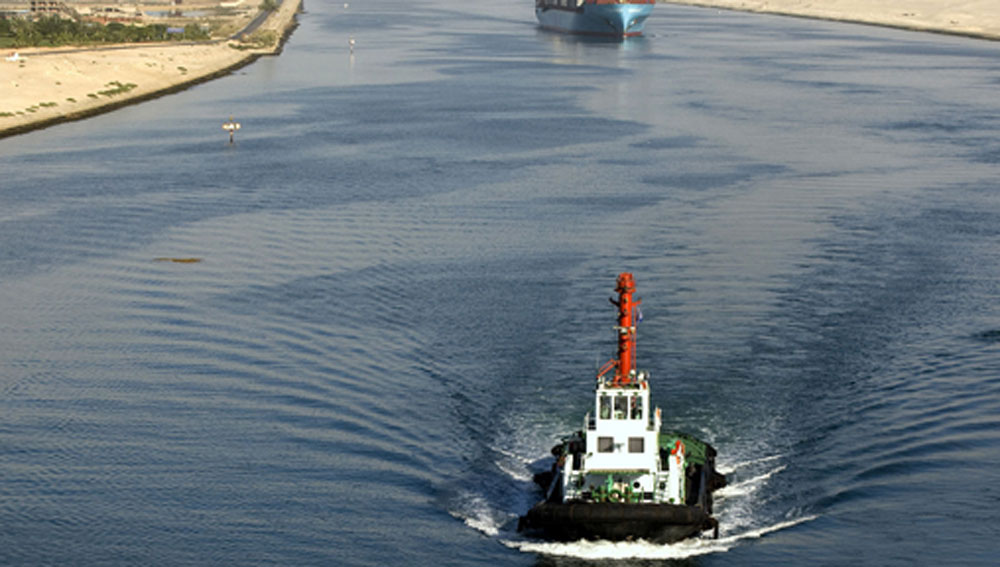 ১৮৫৯ থেকে ১৮৬৯ সাল পর্যন্ত লাগাতার পরিশ্রমে তৈরি হয়েছিল এই খাল। ১৮৬৯ সালের ১৭ নভেম্বর এর আনুষ্ঠানিক সূচনা হয়। এই জলপথ তৈরির আগে ইউরোপ থেকে এশিয়ায় কোনও জাহাজ আসতে গেলে উত্তর আটলান্টিক সাগর হয়ে আফ্রিকা বরাবর ভারত মহাসাগর হয়ে পৌঁছতে হত। তাতে সময় লাগত অনেক বেশি।