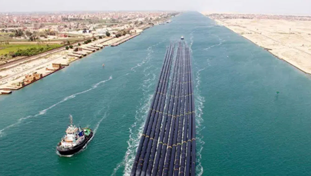 এই পথ বন্ধ হয়ে যাওয়ায় রীতিমতো থমকে গিয়েছিল ইউরোপ এবং এশিয়ার বাণিজ্য। দৈনিক ৯০০ কোটি টাকার ক্ষতি স্বীকার করতে হচ্ছিল ২ মহাদেশের বাণিজ্যমহলকে।