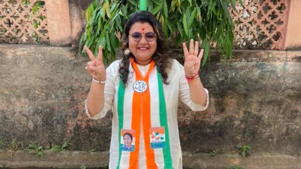 সুজাতার হাতে এই মুহূর্তে আছে নগদ ৮ হাজার টাকা। এসবিআই-এর সেভিংস অ্যাকাউন্টে গচ্ছিত ১ লক্ষ ৬০ হাজার ২৭৪ টাকা। ওই ব্যাঙ্কের আরামবাগ শাখায় একটি অ্যাকাউন্ট নতুন খুলেছেন সুজাতা। মূলত নির্বাচনী ব্যয়ের জন্য খোলা ওই অ্যাকাউন্টে রয়েছে ২ হাজার টাকা। পিএনবি-র বড়জোড়া শাখায় আছে ৪২ হাজার ৫৪৭ টাকা। একই ব্যাঙ্কের বাঁকুড়া শাখায় পিপিএফ অ্যাকাউন্টে আছে ১১ লক্ষ ৫৬ হাজার ৮২৮ টাকা।