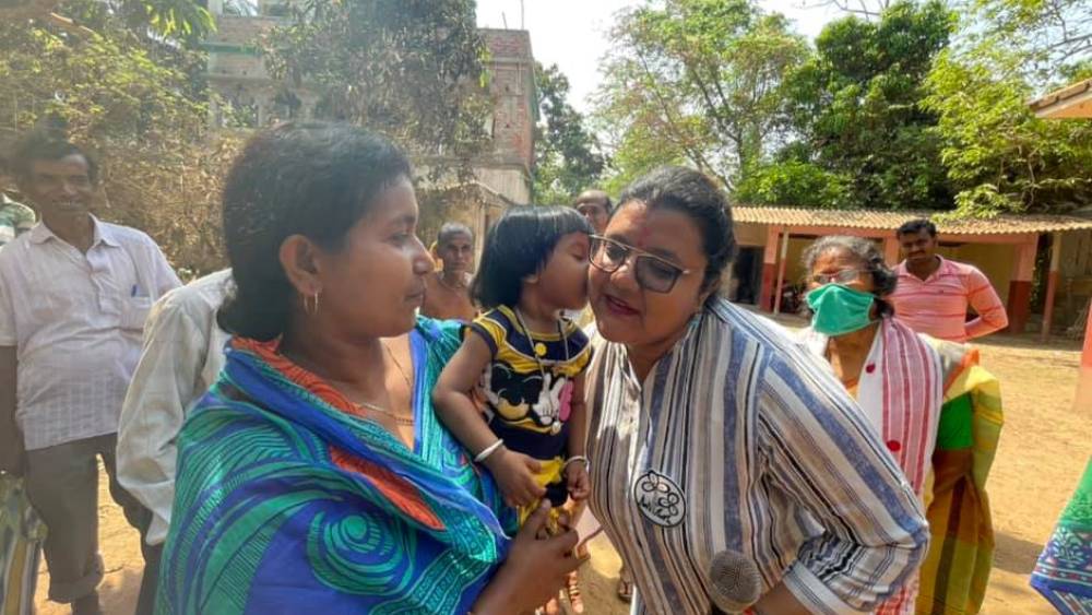 এ ছাড়া তাঁর নামে কোনও জমি বা বাড়ির উল্লেখ করেননি সুজাতা। নেই কোনও ব্যাঙ্কঋণও।