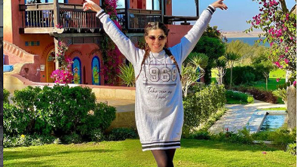 ২০১৩ সালে আরব অ্যাকাডেমি ফর সায়েন্স, টেকনোলজি অ্যান্ড মেরিটাইম ট্রান্সপোর্ট থেকে স্নাতক ডিগ্রি অর্জন করেন তিনি। তিনিই ছিলেন এই বিভাগের প্রথম মহিলা স্নাতক।