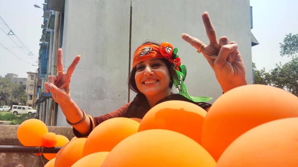 ২০১৯-২০ আর্থিক বছরে বৈশালীর উপার্জন ছিল ৩৭ লক্ষ ৭১ হাজার ৫৫০ টাকা। হলফনামায় জানিয়েছেন, এই মুহূর্তে তাঁর হাতে আছে ২ লক্ষ ৮৪ হাজার ৬৮৯ টাকা।