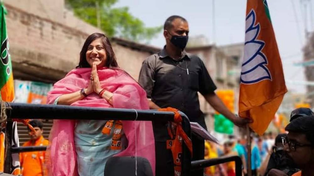 অ্যাক্সিস ব্যাঙ্কের শাখায় তাঁর নামে গচ্ছিত আছে ৮০ লক্ষ ৪৩ হাজার ৮৩ টাকা। পাশাপাশি অন্যান্য ব্যাঙ্কের বিভিন্ন শাখায় তাঁর অ্যাকাউন্টে আছে প্রায় ৩০ লক্ষ টাকা।