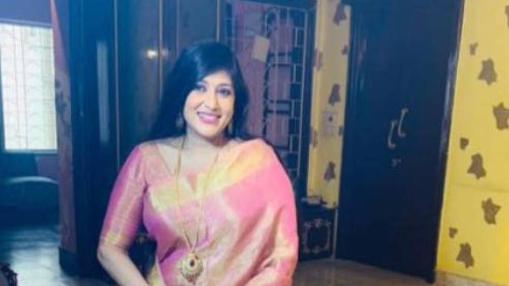 এইচডিএফসি ব্যাঙ্কে তাঁর নামে ৪৯ লক্ষ টাকার গৃহঋণ চলছে। পাশাপাশি, অন্যান্য আর্থিক প্রতিষ্ঠান এবং ব্যক্তিবিশেষ মিলিয়ে তাঁর ঋণের অঙ্ক ছাপিয়ে গিয়েছে ১ কোটি টাকারও বেশি।