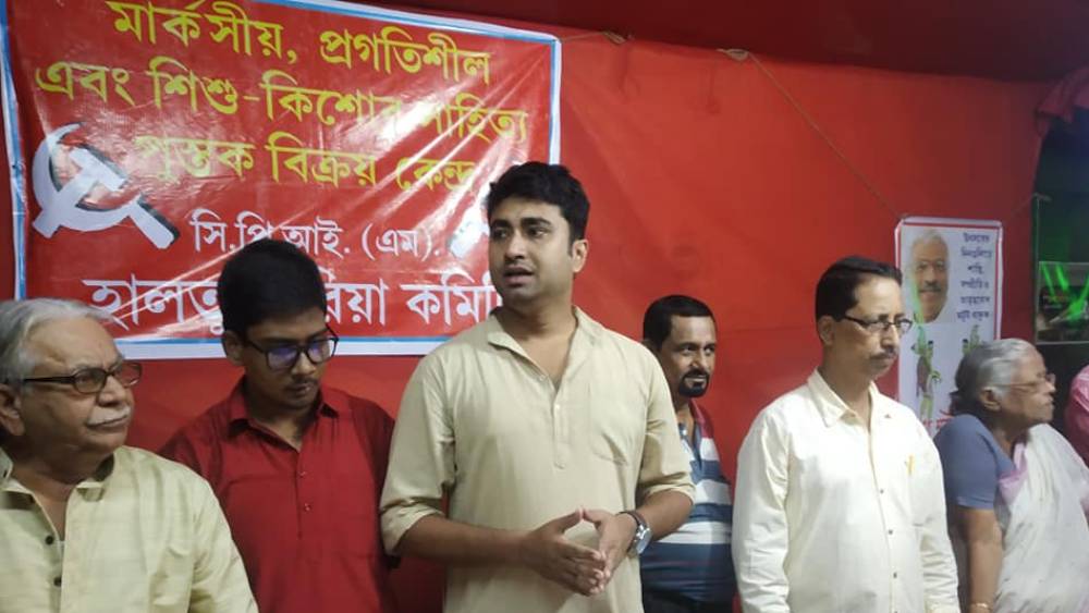 নির্বাচন কমিশনের কাছে হলফনামায় নিজের সম্পত্তির বিবরণ দিয়েছেন শতরূপ। তাতে জানিয়েছেন, তাঁর হাতে রয়েছে ২ হাজার টাকা।