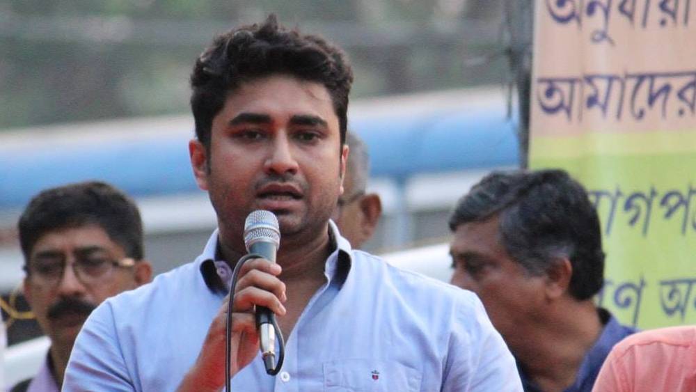 শেয়ার বাজারে কিছু বিনিয়োগ করেননি শতরূপ। কিছু গচ্ছিত রাখেননি ডাকঘরের সঞ্চয় প্রকল্পেও। তাঁর নামে নেই গাড়ি বা সোনার গয়নার মতো মহার্ঘ্য জিনিসও।