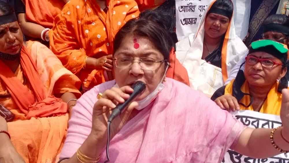 অভিনয় থেকে রাজনীতি। রাজনীতিতে হাতেখড়ি তৃণমূল শিবিরে। মতান্তরের জেরে দলবদল ৭ বছর আগে। বিজেপি-তে এসে নিজের জায়গা তৈরি করেছেন লকেট চট্টোপাধ্যায়।