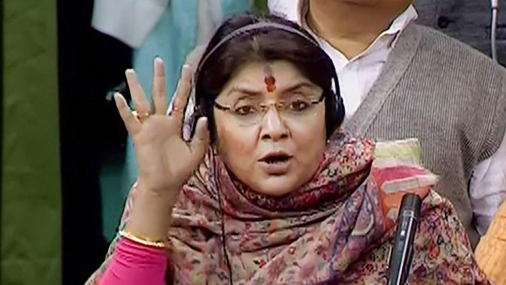 ২০১৯-২০ আর্থিক বর্ষে লকেটের উপার্জন ৪ লক্ষ ৮৬ হাজার ৬৫৪ টাকা। ওই একই বছর তাঁর স্বামী প্রসেনজিৎ ভট্টাচার্যের উপার্জন ছিল ১৭ লক্ষ ৬৪ হাজার ৩৩১ টাকা।