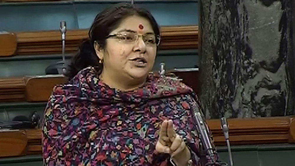 বিজেপি নেত্রীর ৫০০ গ্রাম সোনার গয়নার বাজারদর প্রায় ২২ লক্ষ টাকা। কলকাতার সোনারপুরে দু’টি এবং ইএম বাইপাসে অভিদীপ্তা আবাসনে একটি, মোট তিনটি ফ্ল্যাট আছে লকেটের। তাঁর স্বামীর নামেও একটি ফ্ল্যাট আছে ইএম বাইপাসে।