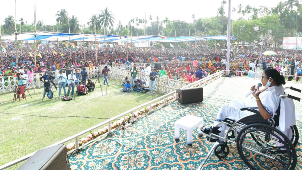 মেখলিগঞ্জের সভায় মমতা। 