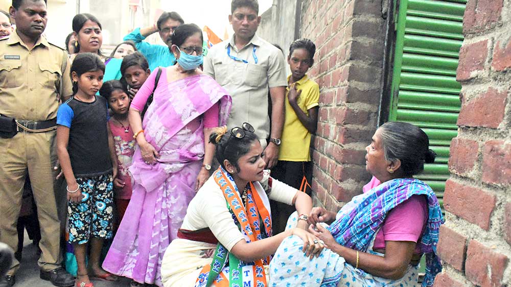  তৃণমূলের সায়নী ঘোষের প্রচার।