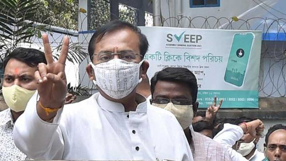 মন্ত্রিত্বের দায়িত্ব পালনের পাশাপাশি দলনেত্রীর অন্যতম ভরসা তিনি। রাজ্য রাজনীতিতে গুরুত্বপূর্ণ নাম অরূপ বিশ্বাস এ বারও প্রতিদ্বন্দ্বিতা করছেন টালিগঞ্জ কেন্দ্র থেকে।