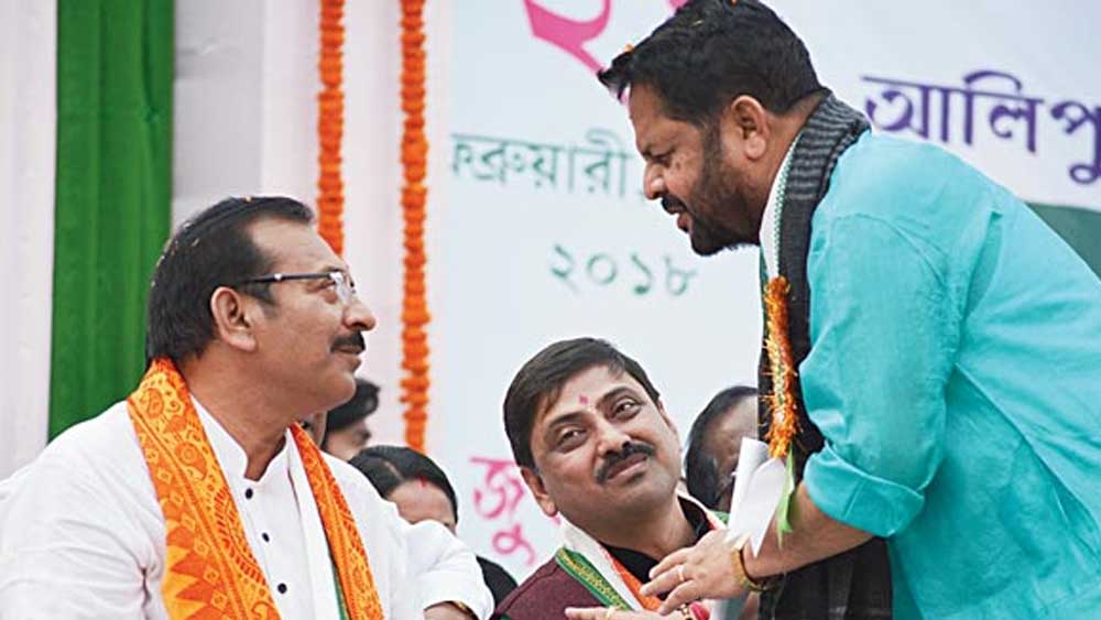 এসবিআই-এর অন্য শাখায় তাঁর নামে জমা রয়েছে ২২ লক্ষ ৮৮ হাজার ৮৬১ টাকা। ইউবিআই-এর আরও একটি অ্যাকাউন্টে গচ্ছিত ৫ লক্ষ টাকা।