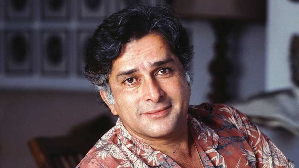 অভিনয়ের পাশাপাশি শশীর আগ্রহ ছিল প্রযোজনা এবং পরিচালনাতেও। তিনি নিজেকে সফল ব্যবসায়ী হিসেবেও দেখতে চেয়েছিলেন। তার মাশুলও তাঁকে দিতে হয়েছিল।