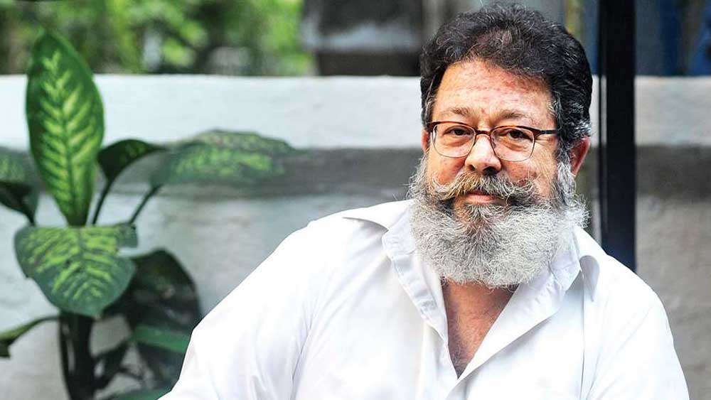 শশী কপূরের ছেলে কুণাল কপূর এক সাক্ষাৎকারে জানান, ছয়ের দশকের শেষ দিকে তাঁদের পরিবার চরম আর্থিক সঙ্কটের মুখোমুখি হয়েছিল।