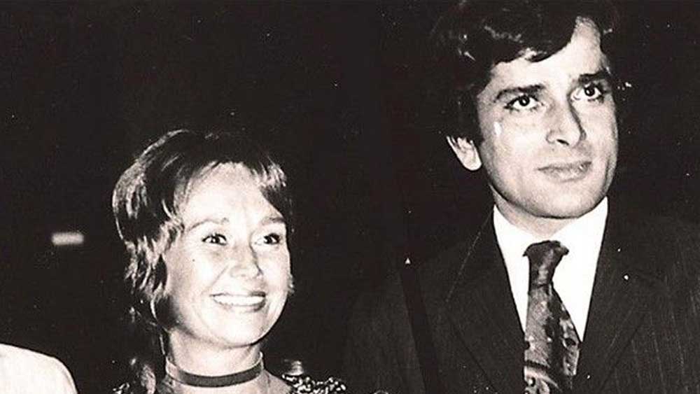 আর্থিক সমস্যা থেকে মুক্তি পেতে সেই দুঃসময়ে শশী বাধ্য হন নিজের স্পোর্টস কার বিক্রি করে দিতে। জেনিফারও বিক্রি করে দিয়েছিলেন মূল্যবান গয়না।