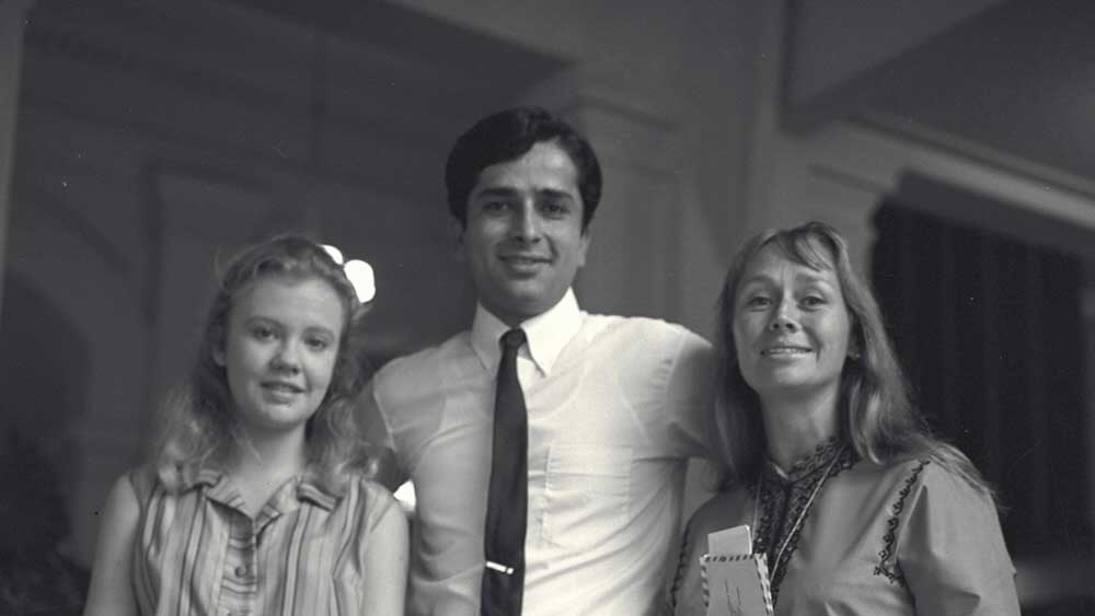 আর্থিক সমস্যা থেকে মুক্ত হয়ে শশী ফিরে আসেন জীবনের মূল ছন্দে। জীবনের নানা প্রতিকূলতায় তাঁর পাশে ছিলেন স্ত্রী, জেনিফার। 