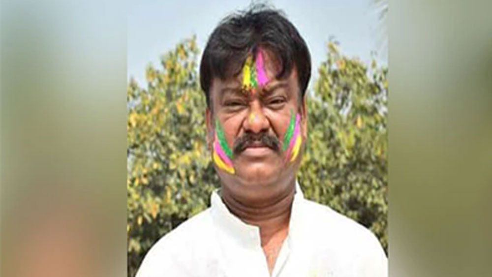 নির্বাচন কমিশনের কাছে দেওয়া হলফনামায় বেচারাম জানিয়েছেন, তাঁর হাতে মাত্র ১৮ হাজার ৪২৫ টাকা নগদ রয়েছে। তাঁর স্ত্রীর হাতে রয়েছে ১৪ হাজার ৭৭০ টাকা।