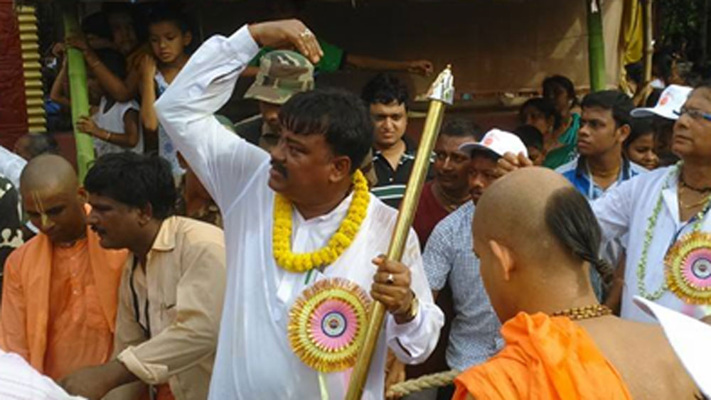 তাঁর স্ত্রীর ইন্ডিয়ান ব্যাঙ্কে ৩ লাখ ৯ হাজার ৬১১ টাকার একটি স্থায়ী আমানত রয়েছে এবং বিভিন্ন ব্যাঙ্কের সেভিংস অ্যাকাউন্টে রয়েছে মোট ৭ লাখ ১২ হাজার ৬৩৬টাকা।