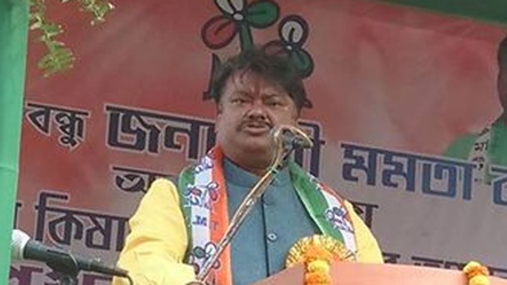 দু’জনের মোট ৩টি গাড়ি রয়েছে। ২০১৬ সালে ৮ লাখ ৮৯ হাজার টাকা দিয়ে একটি স্করপিও গাড়ি কিনেছিলেন বেচারাম। এর আগে একটি পুরনো হন্ডা সিটি গাড়ি কিনেছিলেন তিনি। তার বর্তমান মূল্য এখন ১০ হাজার টাকা। তাঁর স্ত্রীর নামে ১৯৯৯ সালে কেনা একটি গাড়ির উল্লেখ রয়েছে হলফনামায়। যার মূল্য এখন ১৪ হাজার টাকা।