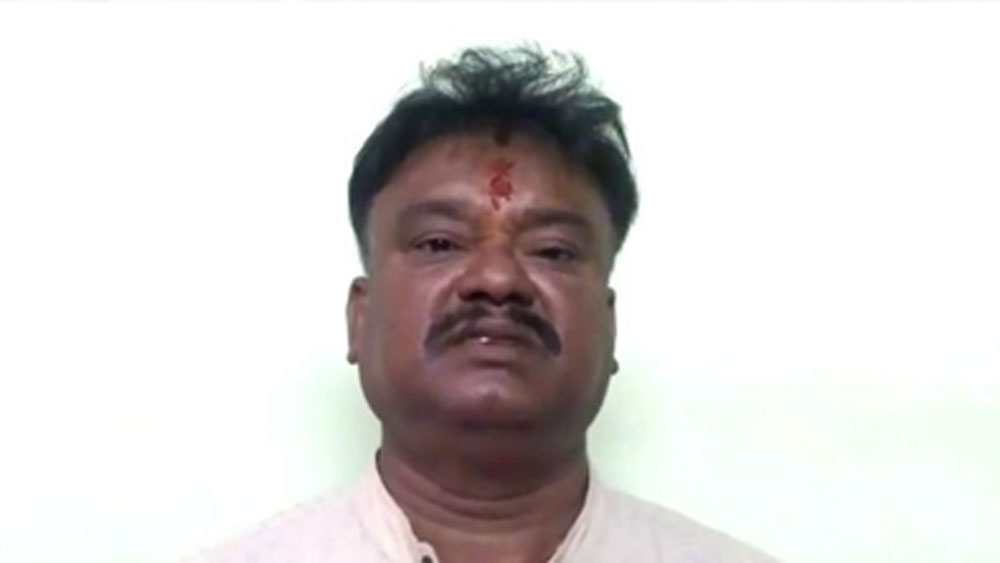 এ ছাড়া আসবাব এবং অন্যান্য মূল্যবান দ্রব্যা রয়েছে ১৮ লাখ ৫০ হাজার ৬০ টাকার এবং স্ত্রীর রয়েছে ১৬ লাখ ৭৪ হাজার ৪৯৫ টাকার।