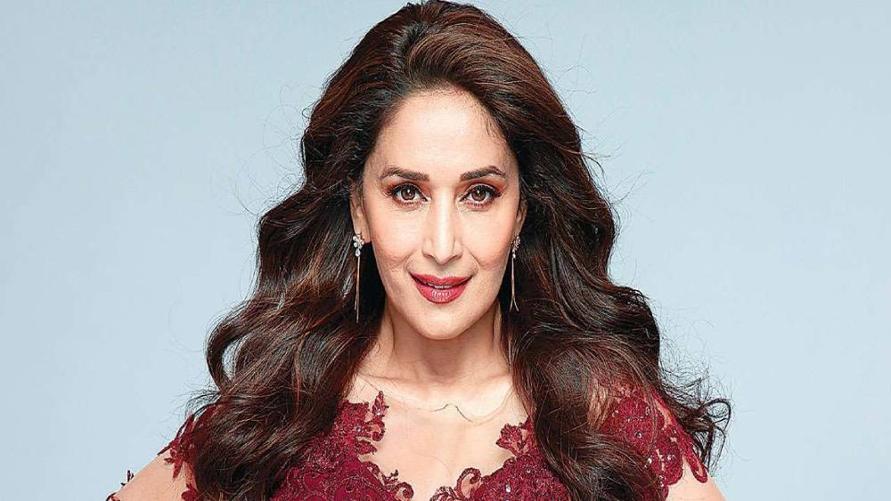 এক বার তো সানি দেওলের সঙ্গে অভিনয় করবেন বলে মরিয়া হয়ে উঠেছিলেন তিনি। সানির সঙ্গে স্ক্রিন শেয়ার করবেন বলে চেষ্টার কোনও ত্রুটি রাখেননি মাধুরী।