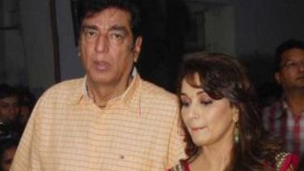 কেরিয়ার শুরুর সময়ে মাধুরীর সঙ্গে আলাপ হয়েছিল রাকেশ নাথের। সে সময় রাকেশ ছিলেন অনিল কপূরের ম্যানেজার। রাকেশের দায়িত্ব ছিল মাধুরী যাতে ভাল ছবিতে সুযোগ পান, সেদিকে খেয়াল রাখা।