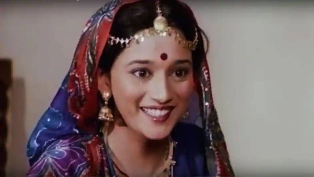 প্রথম সারির নায়কদের সঙ্গে অভিনয়ের সুযোগ, তারকাখচিত ছবিতেও ভাল ভূমিকায় অভিনয়ের সুযোগ—এ সব মাধুরীর জন্য নিশ্চিত করাই ছিল রাকেশের মূল কাজ।