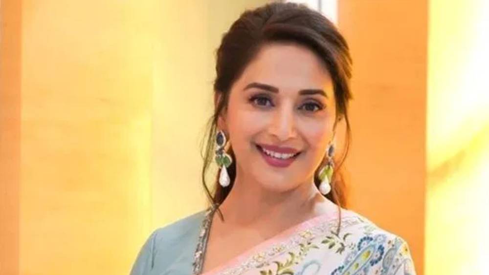 ছবিতে নেওয়া হয় মাধুরীকেও। রাকেশ প্রযোজককে বলেছিলেন মাধুরীকে নিতে হলে নায়িকাদের মধ্যে সবচেয়ে গুরুত্বপূর্ণ ভূমিকা দিতে হবে। প্রথমে মাধুরীকে নাসিরুদ্দিন শাহের বিপরীতে সুযোগ দেওয়া হয়। কিন্তু রাকেশ এই জুটিতে খুশি ছিলেন না।