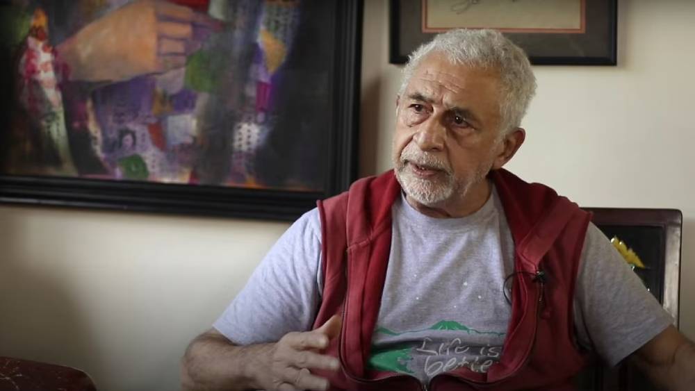 কারণ বাণিজ্যিক ছবির তুলনায় নাসিরুদ্দিন অনেক বেশি জনপ্রিয় ছিলেন সমান্তরাল ছবিতে। তাঁর পরিবর্তে সানি দেওলকে নায়ক হিসেবে মাধুরীর বিপরীতে চেয়েছিলেন রাকেশ।