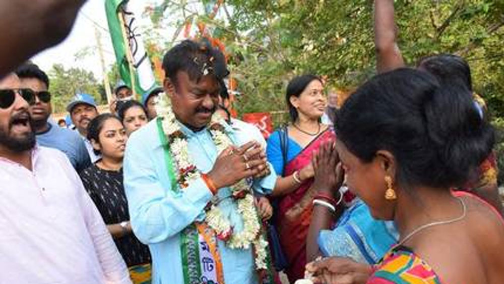 স্থাবর-অস্থাবর মিলিয়ে বেচারামের মোট সম্পত্তি ১ কোটি ১৮ লাখ ৬৪ হাজার ৫২৭ টাকা এবং স্ত্রীর সম্পত্তির পরিমাণ ৭৩ লাখ ১৮ হাজার ৯১২ টাকা।