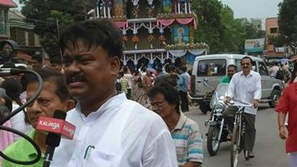 এ ছাড়া গাজিপুরেই ৫ শতকের একটি বসত জমি, ১ শতকের পুকুর রয়েছে। এখন যার দাম ২০ লাখ ৮৪ হাজার ২৮৪ টাকা। গাজিপুরে তাঁর স্ত্রীর নামে ০.০৪৭ শতকের একটি বাস্তু জমি রয়েছে। যার দাম এখন ১ লাখ ১৭ হাজার ৫০০ টাকা।