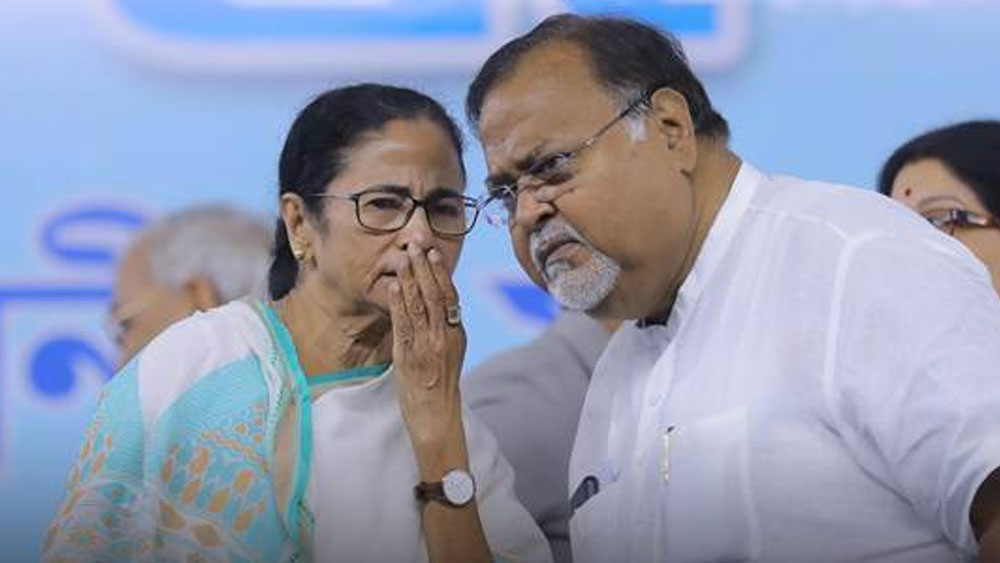 সোনা, রুপো, হিরে, প্ল্যাটিনাম- কোনও মূল্যবান গয়নাই নেই তাঁর। হলফনামার এই অংশটি ফাঁকাই রেখেছেন পার্থ।