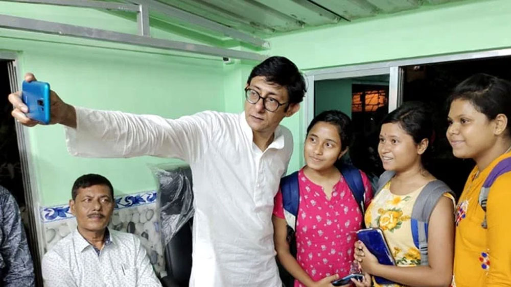 ২০১৫ সালে একটি টয়োটা ইনোভা গাড়ি কিনেছিলেন কাঞ্চন। যার দাম ১৬ লাখ ৭১ হাজার ১৭২ টাকা।