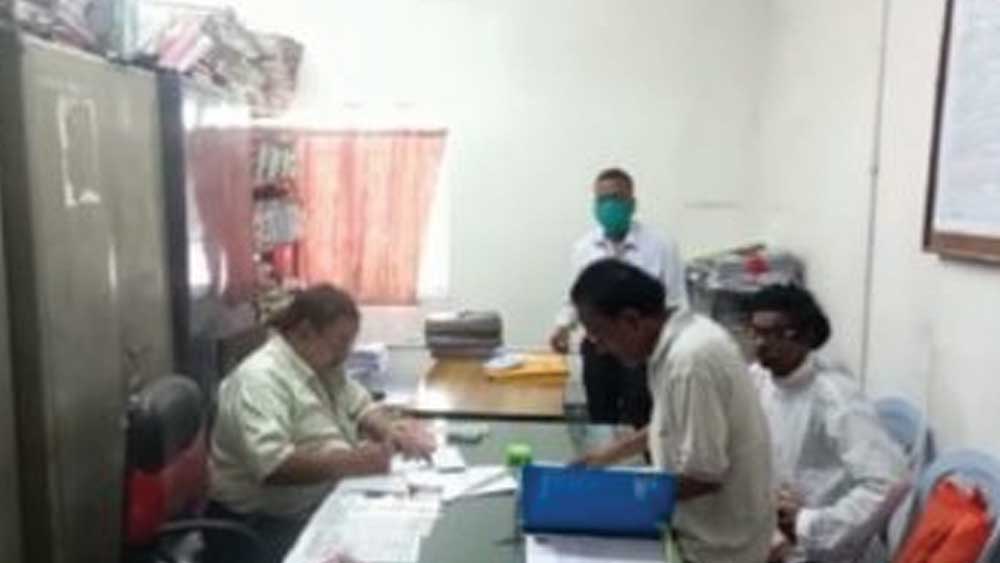 কিন্তু এত বছর ধরে যেখানে ভোটে দাঁডা়চ্ছেন, একবারও কি জিততে মন চায় না? বিনয়ের সাফ জবাব, ‘‘জিততে পারব না, তা ভাল করেই জানি। কিন্তু ভোটে দাঁড়ানোই আমার শখ। তাই প্রত্যেক বার দাঁড়িয়ে পড়ি। তবে প্রচার থেকে দূরেই থাকি।’’