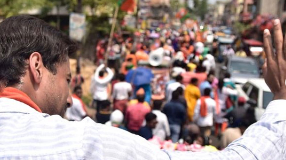 তাঁর হাতে নগদ রয়েছে ৫০ হাজার টাকা। এইচডিএফসি ব্যাঙ্কের একটি অ্যাকাউন্টে রয়েছে ৪৩ হাজার ২৭২ টাকা এবং অন্য একটি যৌথ অ্যাকাউন্টে রয়েছে মাত্র ৩৩১ টাকা। আইসিআইসিআই ব্যাঙ্কের দু’টি অ্যাকাউন্ট মিলিয়ে রয়েছে ১২ হাজার ৬৩৯ টাকা এবং ইয়েস ব্যাঙ্কের একটি অ্যাকাউন্টে রয়েছে ৭৮ টাকা।