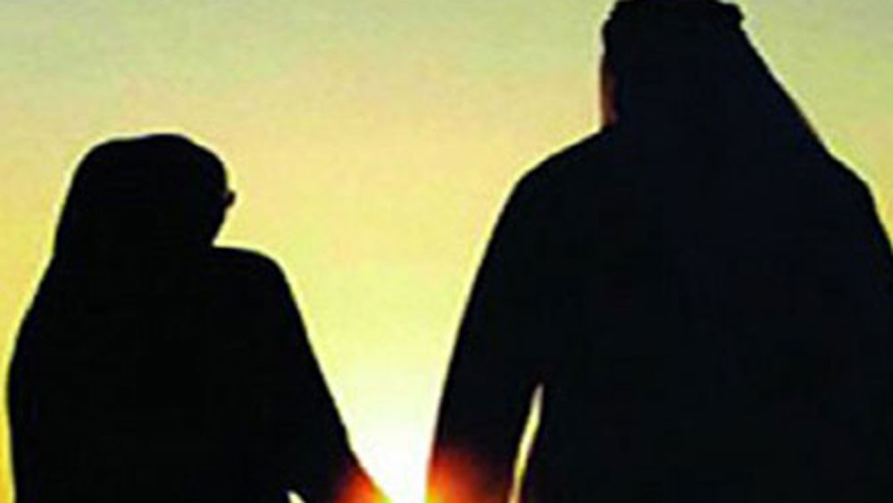 কিন্তু রীতি মেনে বিয়ের কয়েক দিন পর বাপের বাড়িতে আসার পর আর স্বামীর কাছে ফিরতে চাননি।