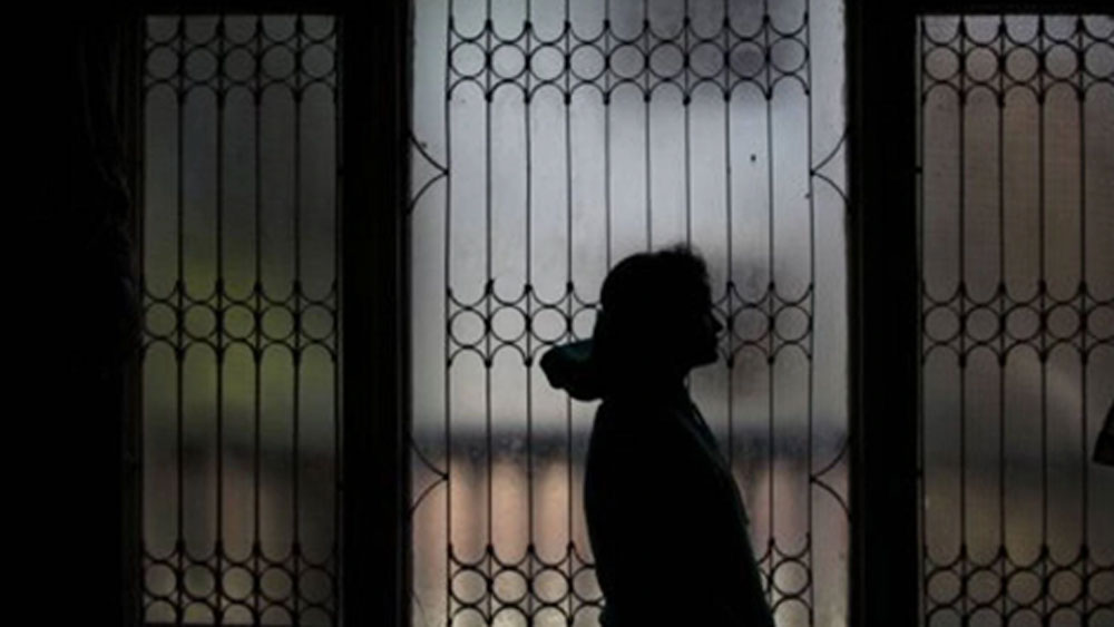 অনেক চেষ্টার পর স্বামীর কাছে মুখ খোলেন শান্তি। জানান তাঁর মনের মানুষের কথা।