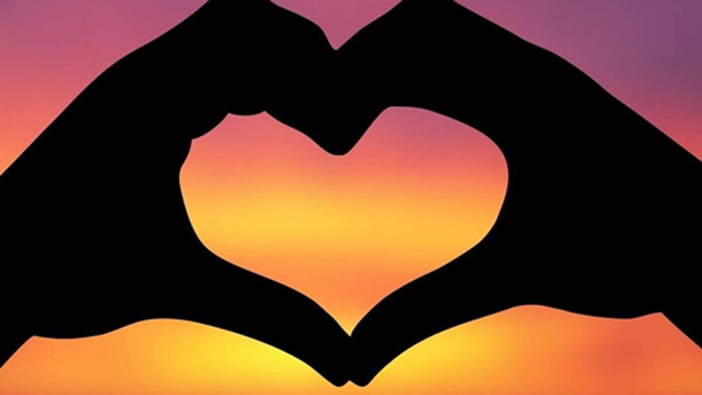 স্ত্রীর মুখ থেকে এ কথা শোনার পর সুজিত তাঁদের প্রেমের পরিণতি দেওয়ার মনস্থির করে ফেলেন।