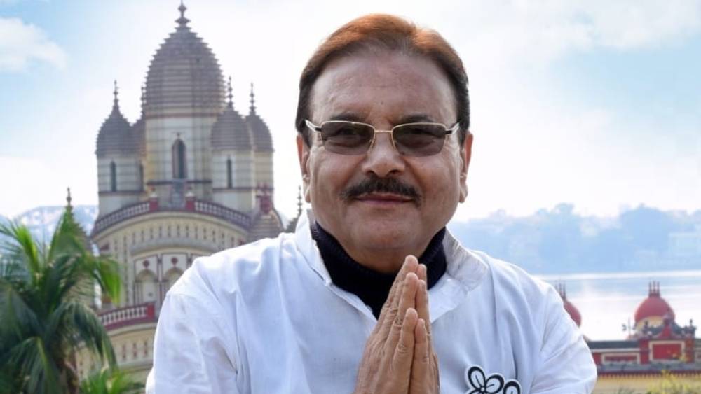 নির্বাচন কমিশনের কাছে হলফনামায় নিজের সম্পত্তির বিবরণ দিয়েছেন মদন। হলফনামা অনুযায়ী ২০১৯-২০ আর্থিক বর্ষে তাঁর উপার্জন ছিল ২৬ লক্ষ ৫৪ হাজার ৬৮২ টাকা। তাঁর স্ত্রীর ওই একই সময়ে উপার্জনের অঙ্ক ২ লক্ষ ৩৩০ টাকা।