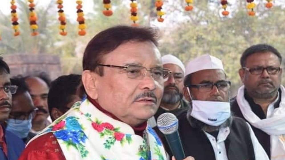 বিভিন্ন ব্যাঙ্ক অ্যাকাউন্টে মদনের নামে গচ্ছিত আছে যথাক্রমে ৩৩ লক্ষ ৯৭ হাজার ২৪১ টাকা ৪৯ পয়সা, ১১ লক্ষ ৪০ হাজার ৬২১ টাকা ১৯ পয়সা, ৪ লক্ষ ২৬ হাজার ৬৩ টাকা ১ পয়সা, ১৫ হাজার ৬৬৬ টাকা ৫৬ পয়সা, ২১ লক্ষ ৭১ হাজার ৬১৯ টাকা ২১ পয়সা, ২ লক্ষ ৭৯ হাজার ৬৫৫ টাকা, ৬ লক্ষ ১৯ হাজার ৩৬৭ টাকা এবং ৬ হাজার টাকা। স্থায়ী আমানতে গচ্ছিত ২২ লক্ষ ৪০ হাজার ৫৮ টাকা। সবমিলিয়ে মোট ১ কোটি ২ লক্ষ ৯৬ হাজার ২৯১ টাকা ৪৬ পয়সা রয়েছে মদন মিত্রের নামে বিভিন্ন ব্যাঙ্কের খাতায়।