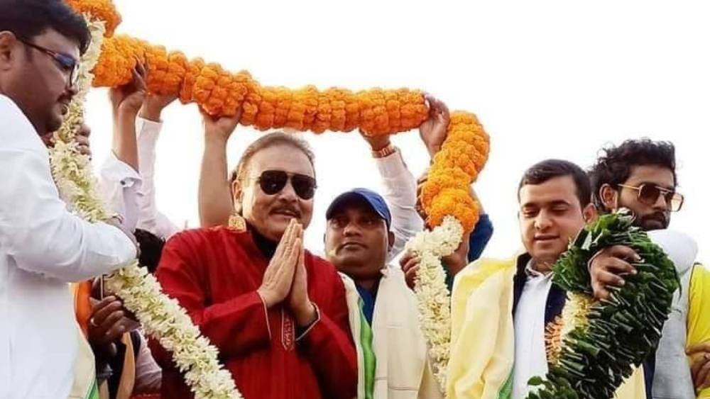 জীবনবিমায় মদন মিত্র বিনিয়োগ করেছেন ৭ লক্ষ ৫০ হাজার টাকা। তাঁর স্ত্রী বিনিয়োগ ২ লক্ষ ৬৪ হাজার ৮৯৭ টাকা।